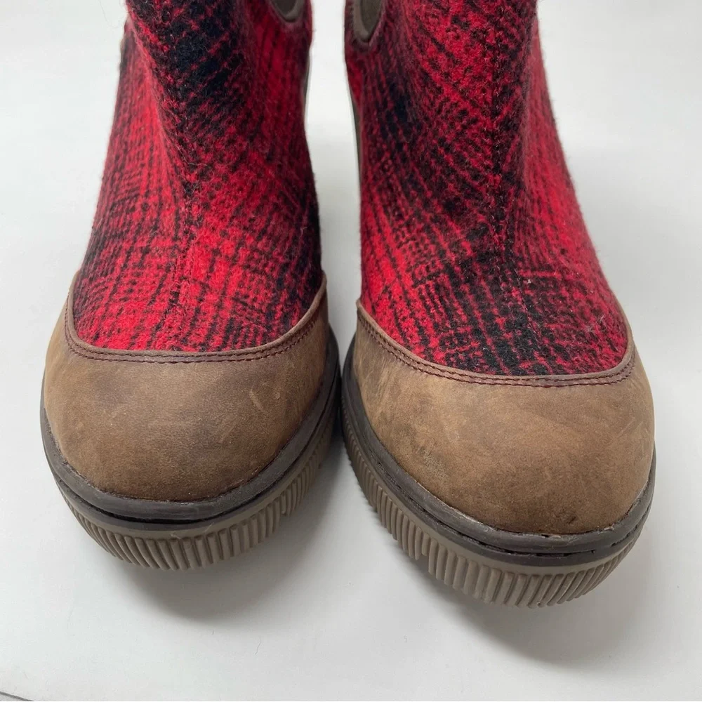 CAT Caterpillar Red Plaid Ankle Booties Size 8 - Picture 4 of 9
